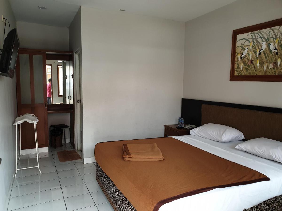 Yehezkiel Hotel Lembang Mitra Reddoorz Экстерьер фото