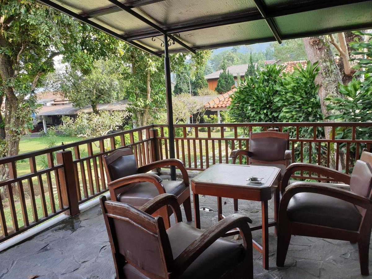 Yehezkiel Hotel Lembang Mitra Reddoorz Экстерьер фото