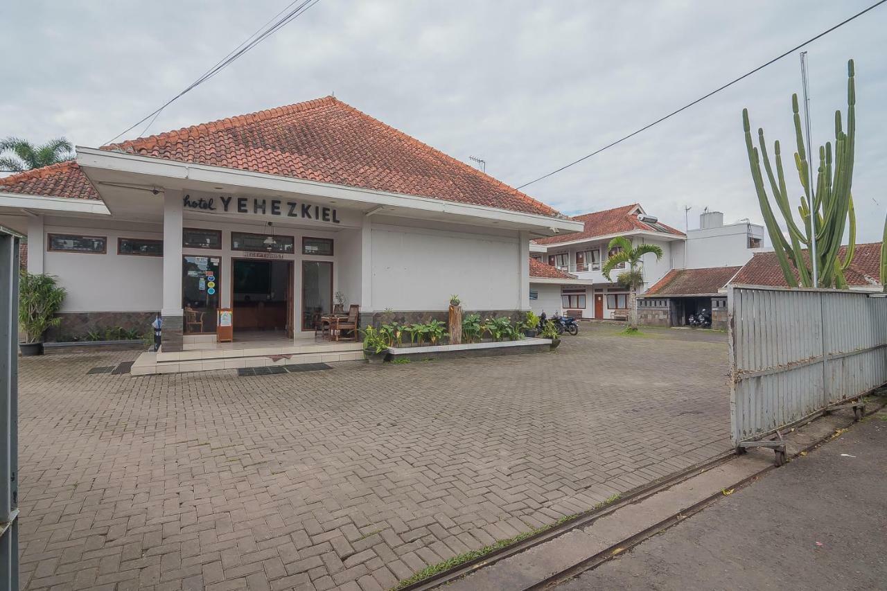 Yehezkiel Hotel Lembang Mitra Reddoorz Экстерьер фото