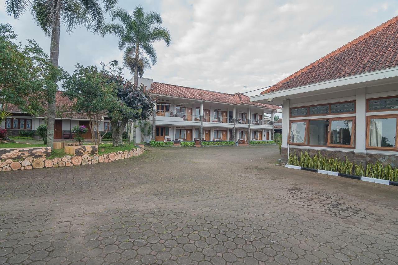 Yehezkiel Hotel Lembang Mitra Reddoorz Экстерьер фото