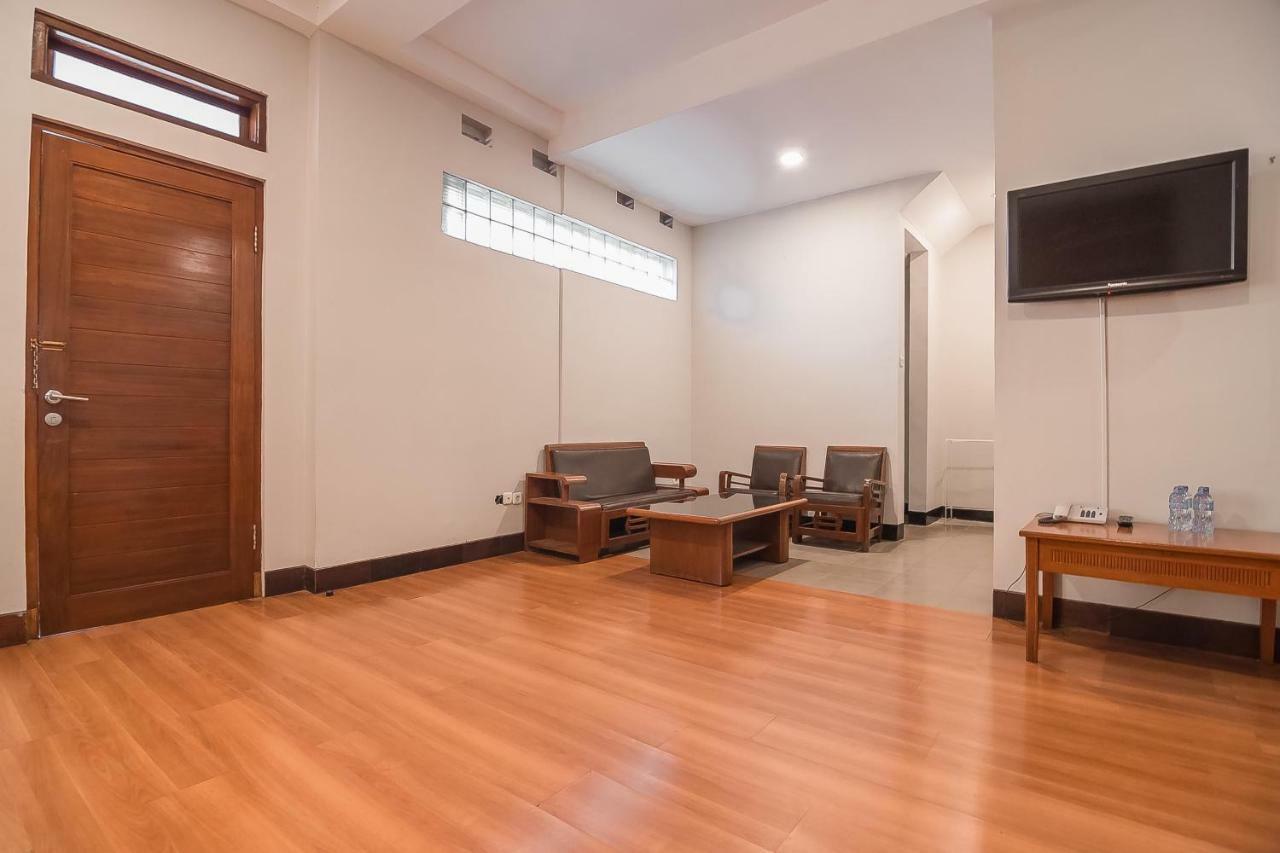 Yehezkiel Hotel Lembang Mitra Reddoorz Экстерьер фото