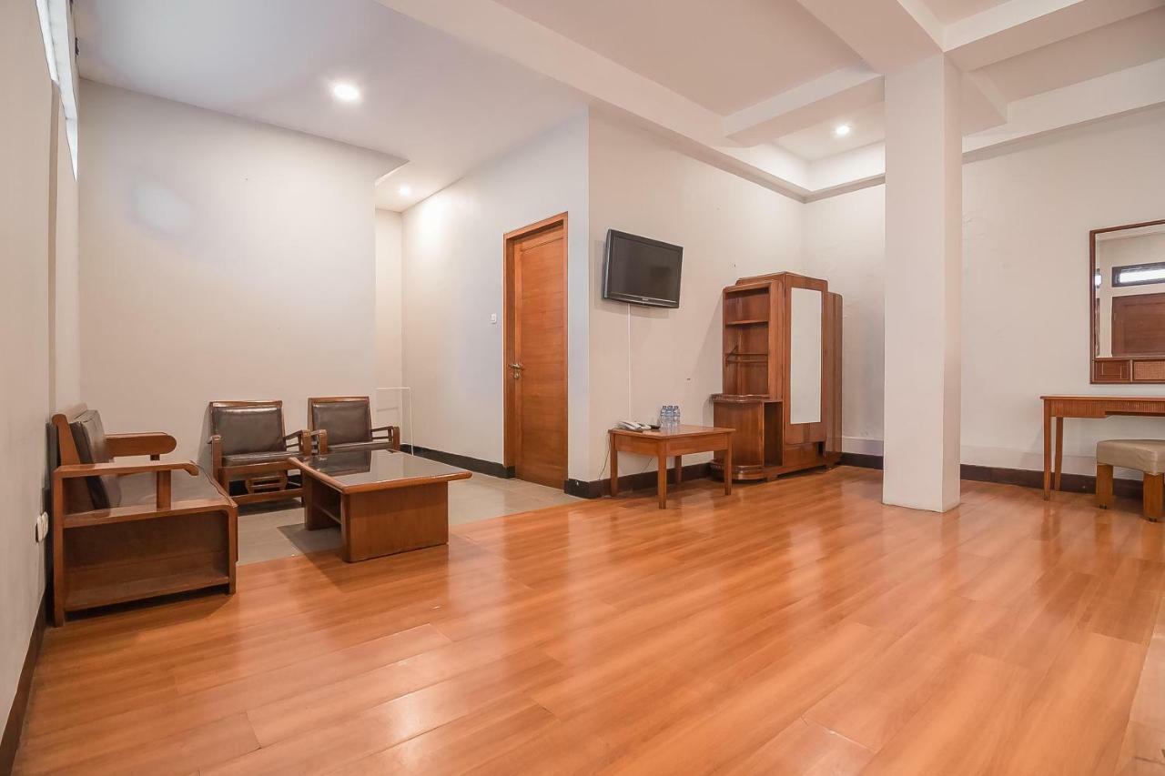 Yehezkiel Hotel Lembang Mitra Reddoorz Экстерьер фото