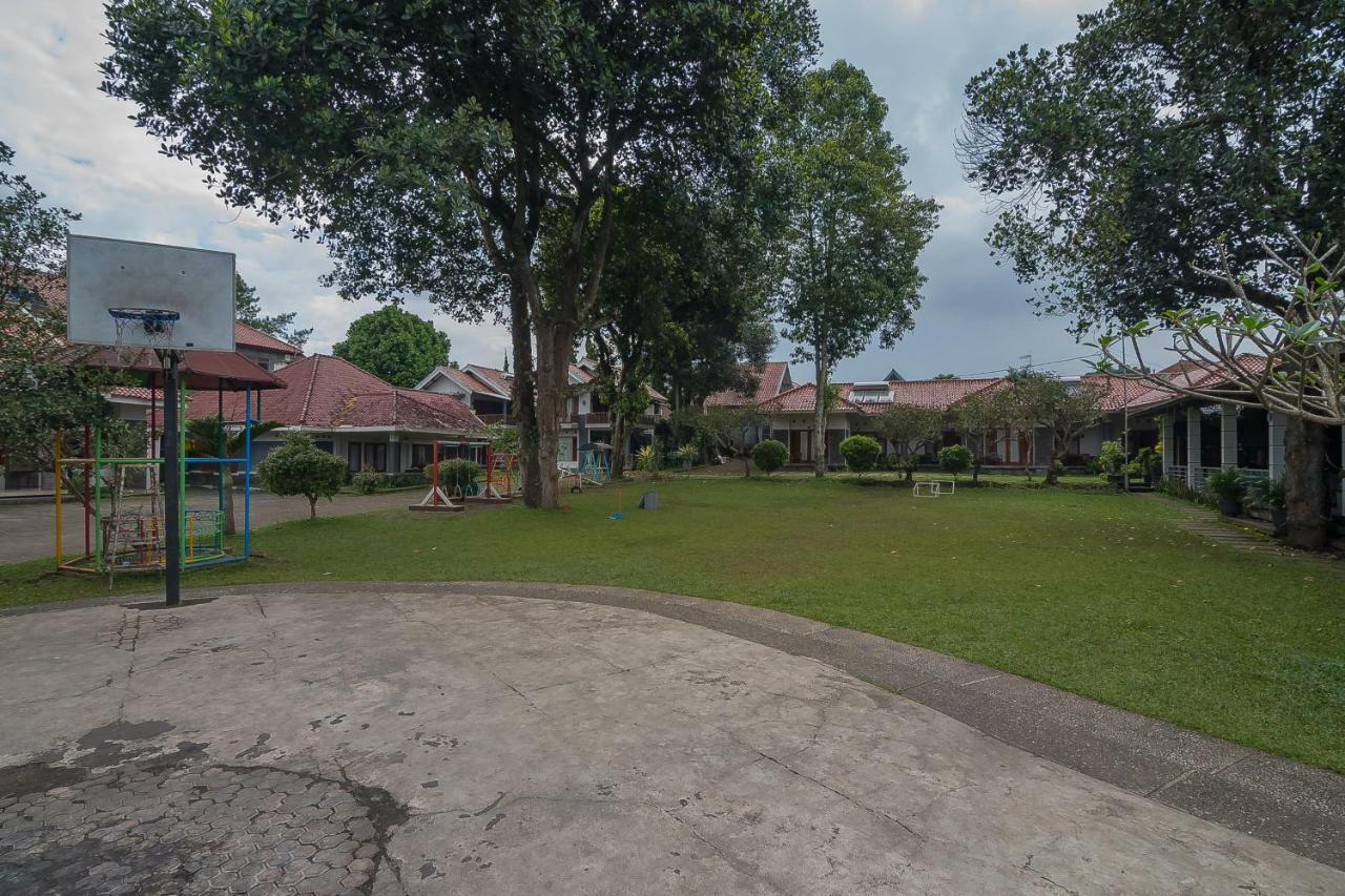Yehezkiel Hotel Lembang Mitra Reddoorz Экстерьер фото
