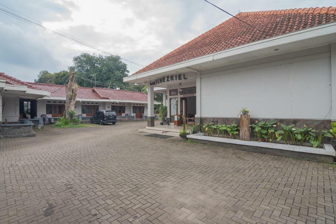 Yehezkiel Hotel Lembang Mitra Reddoorz Экстерьер фото