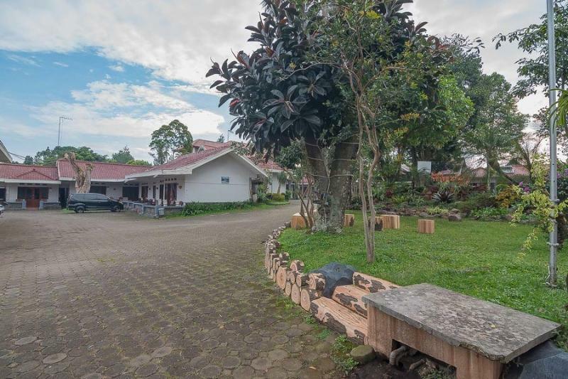 Yehezkiel Hotel Lembang Mitra Reddoorz Экстерьер фото